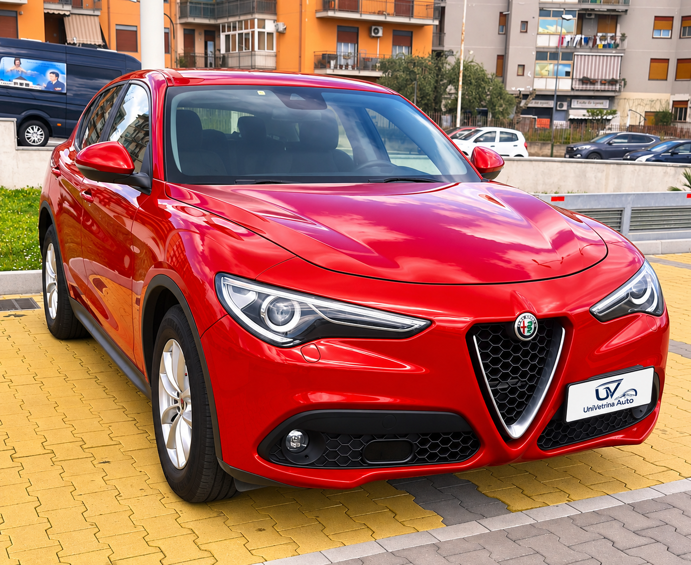 Alfa Romeo Stelvio 2.2 Turbodiesel 180 CV AT8 Business – vista anteriore tre quarti.